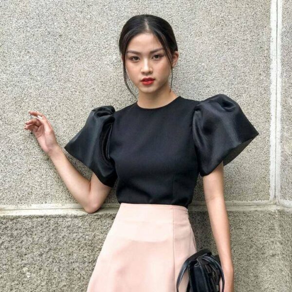 KIOBI– Áo Kiểu Selena Form Ôm Chiết Ben Eo, Cổ Tròn, Tay Phồng Ngắn Phối Organza, Vải Cotton Thái Đen - Kia20033D