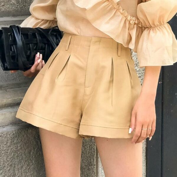 KIOBI– Quần Shorts Flared Form Lưng Cao Dáng Xòe, Ống Loe Rộng Xếp Li, Lai Nối, Vải Phi Lụa Nhật Be - Kiqs2131B