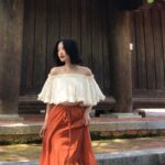 MORI – Áo kem croptop xô bẹt vai bèo lai