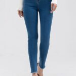 Quần jeans nữ ống tua rua FWJN22SS01C