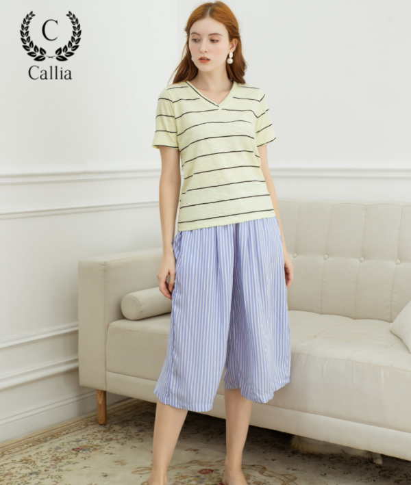 Quần Lửng Rộng Enjo Callia Homewear thiết kế hoạ tiết sọc.