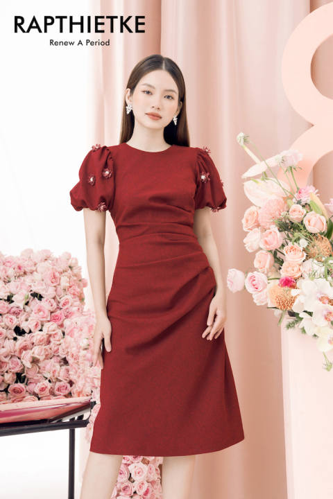RẬP – Đầm Cổ Tròn Tay Đính Hoa Eo Xếp Ly – NOEL 06 ĐỎ