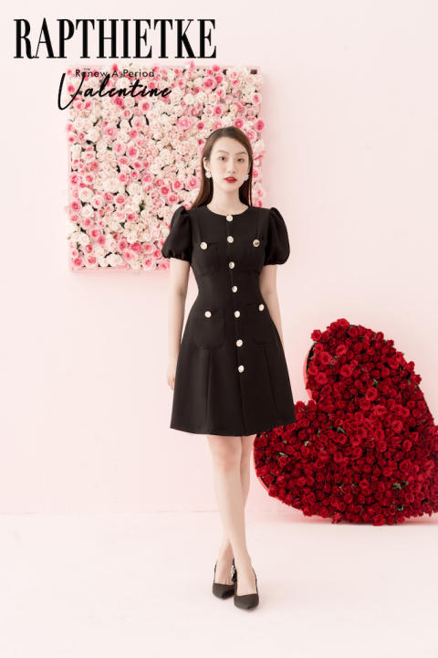 RẬP – Đầm Cổ Tròn Tay Phồng Đính Nút Thân Trước – LOVER 04 ĐEN