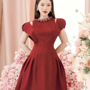RẬP - Đầm Đỏ Hở Vai Cổ Tròn Cài Hoa Tùng Xòe - JANIE 02