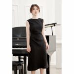 RẬP – Đầm Đen Cổ Tròn Không Tay Nhún Eo – CHRISTMAS 02