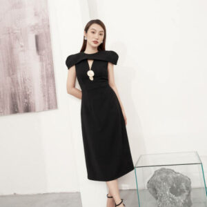 RẬP - Đầm Đen Cổ Tròn Xẻ Đô Ngang Thân Suông - LUCIE 01