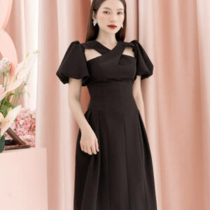 RẬP - Đầm Đen Tay Phồng Cổ Chéo Thân Xếp Ly Hông - LOVER 06
