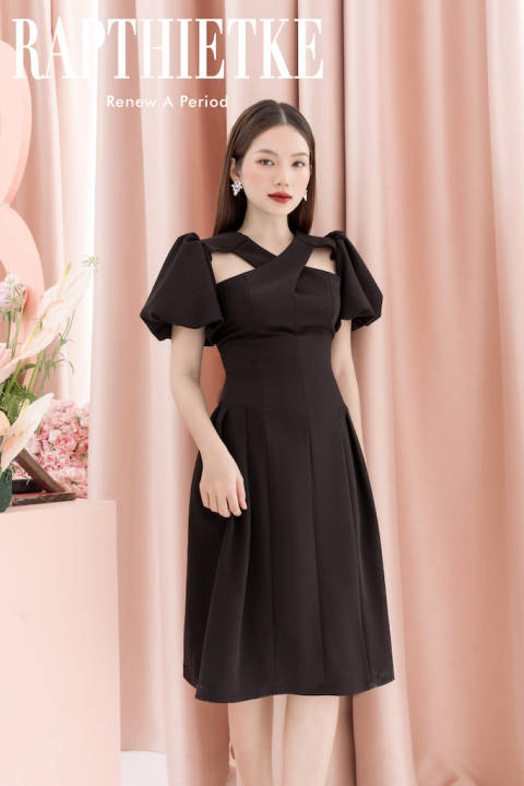 RẬP – Đầm Đen Tay Phồng Cổ Chéo Thân Xếp Ly Hông – LOVER 06
