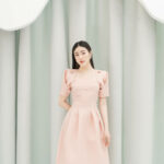RẬP – Đầm Hồng Tay Đính Hoa Tùng Xếp Ly – PRINCESS 03