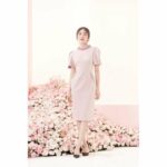 RẬP – Đầm Hồng Tay Phồng Đính Hoa Trên Cổ – FLAVOR 06