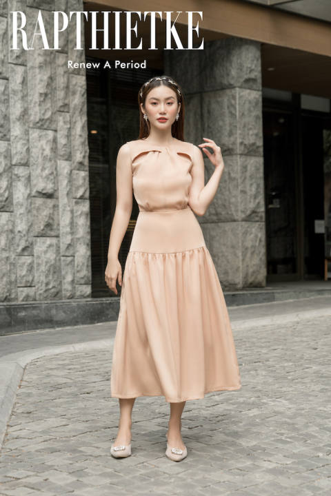 RẬP – Đầm Kem Khoét Thân Trước Không Tay Tùng Xòe – GRACE 06 KEM
