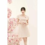 RẬP – Đầm Kem Tay Cánh Bướm Cổ Vuông – LUX 09