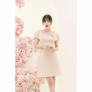 RẬP - Đầm Kem Tay Cánh Bướm Cổ Vuông - LUX 09