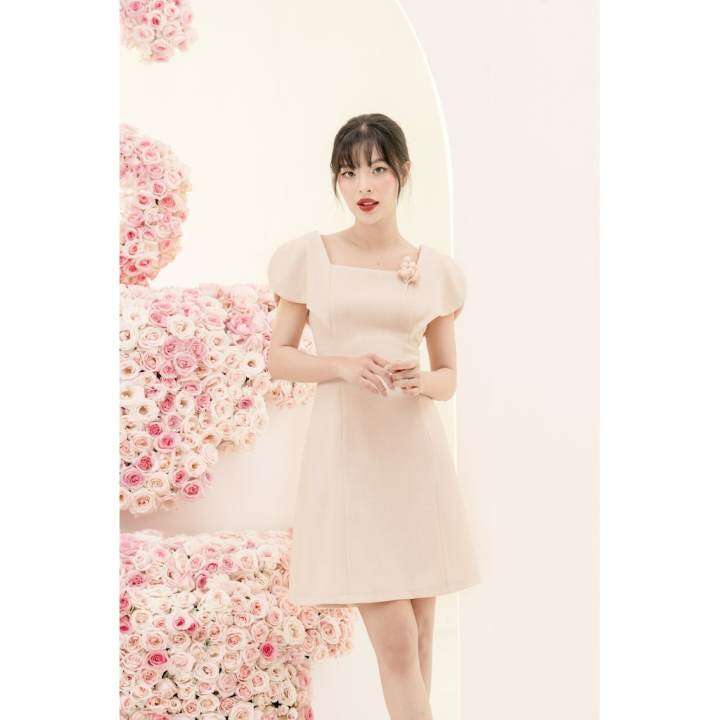 RẬP – Đầm Kem Tay Cánh Bướm Cổ Vuông – LUX 09