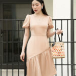 RẬP – Đầm Kem Tay Nhún Cổ Tim Tùng Chéo – GRACE 01 KEM