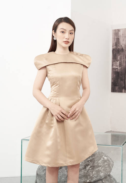RẬP – Đầm Nâu Cổ Tròn Đô Ngang Vai Eo Xếp – LUCIE 02