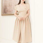 RẬP – Đầm Nâu Cổ Vuông Hai Dây Tay Lỡ Tùng Xòe – BEIGE 04