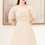 RẬP – Đầm Nâu Tay Bầu Thân Ôm Eo – BEIGE 03