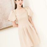 RẬP – Đầm Nâu Tay Phồng Cổ Ngang Tùng Xòe – BEIGE 02