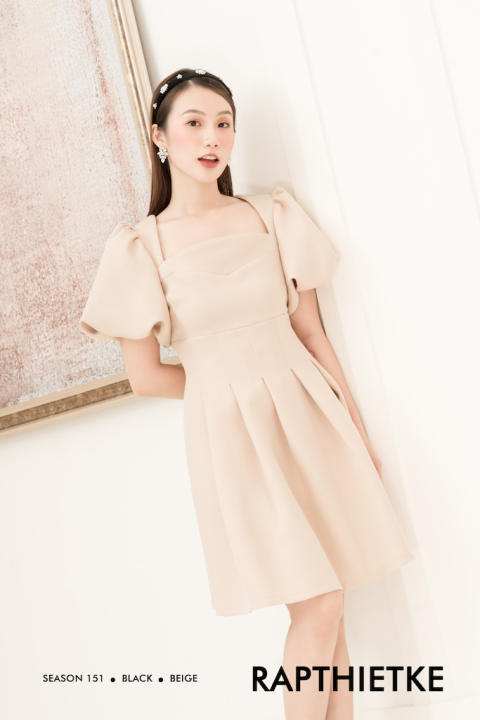 RẬP – Đầm Nâu Tay Phồng Cổ Ngang Tùng Xòe – BEIGE 02