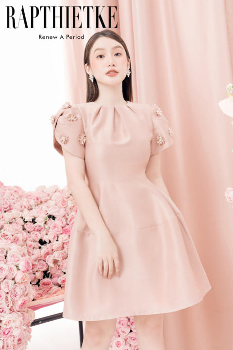 RẬP – Đầm Tay Đấp Đính Hoa Cổ Xếp Tùng Xòe – ANNI 13