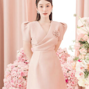 RẬP - Đầm Tay Ngắn Thân Chéo Nhún Cổ V Cài Hoa - ANNI 11
