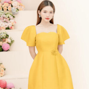 RẬP - Đầm Vàng Tay Lỡ Tùng Xòe Eo Cài Hoa - MINTY 07