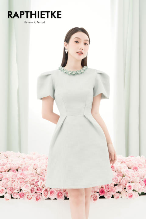 RẬP – Đầm Xanh Cổ Tròn Đính Hoa Tay Xếp Ly Tùng Xòe – PRETTY 04