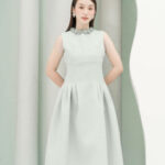 RẬP – Đầm Xanh Không Tay Cổ Đính Hoa Thân Xếp Ly – PRINCESS 02