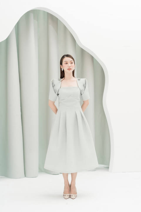 RẬP – Đầm Xanh Tay Đính Hoa Tùng Xếp Ly – PRINCESS 03