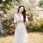 Váy trắng dáng dài cổ V thêu hoa du lịch chính hãng Giian – V2507