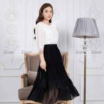 Áo chiffon trắng cổ tròn chờm vai đính hoa cuốn ren TOSON 11523W81