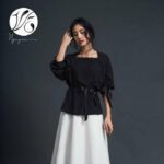 Áo kiểu đen cổ ngang tay rút dưới phối ruy băng thắt nơ kèm dây ruy băng cột eo-Nguyen.atelier