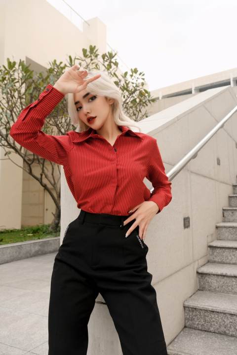 ÁO SOMI GIẤU NÚT SỌC ĐỎ