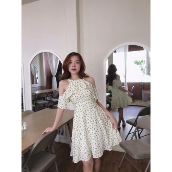 Đầm khoét vai hoa