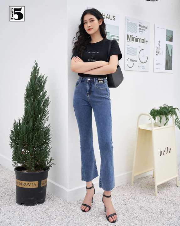 Quần jeans nữ màu xanh đậm, ống loe chất jeans mềm, co dãn TWENTYFIVE 3933M