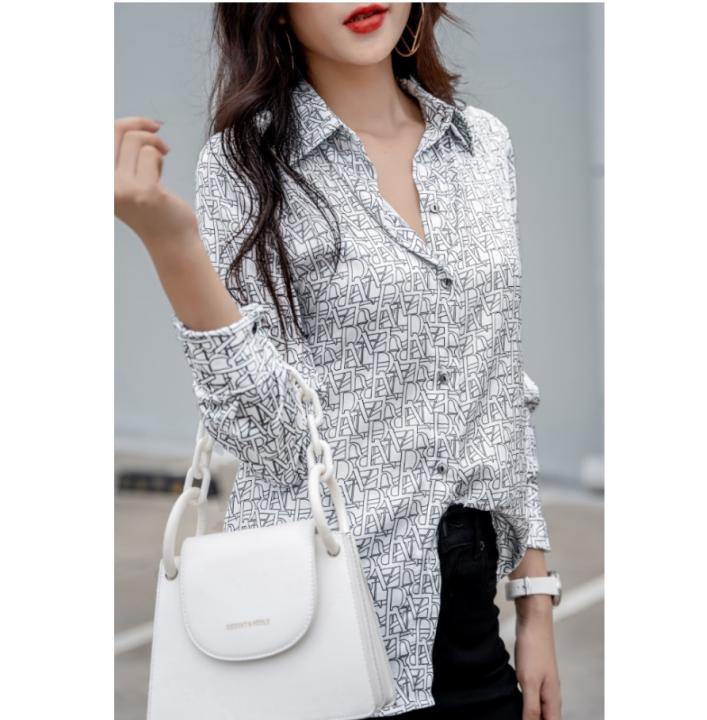 Sơ mi lụa MASARA họa tiết chữ, kiểu dáng sang trọng, chuẩn phom, chất LỤA MỜ mềm, mịn, mướt