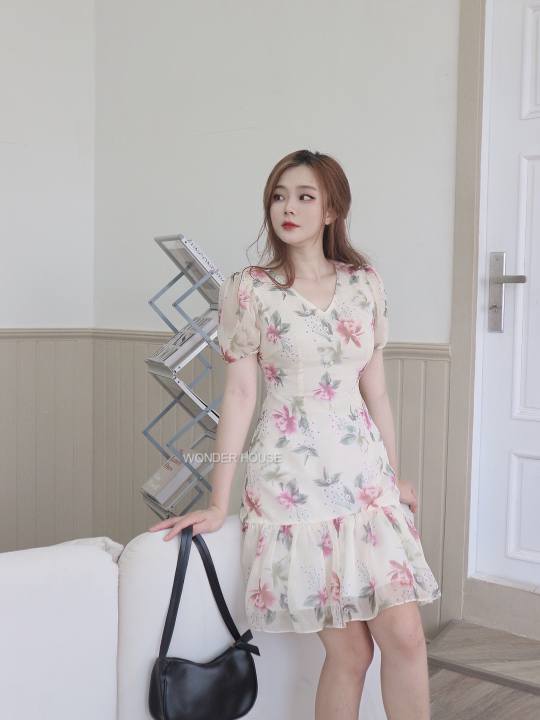 Wonder House – Đầm tơ hoa dáng đuôi cá nút ngọc Yumi Dress