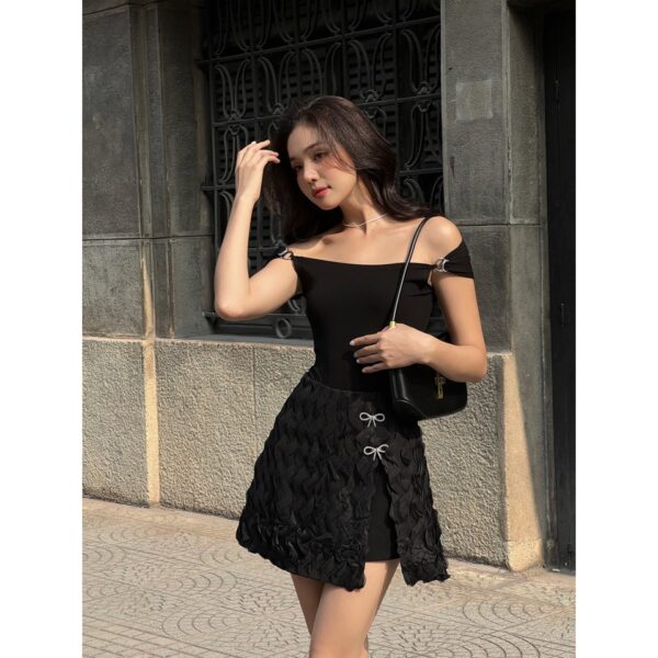COCO SIN - Bodysuit Thun Đen Trẹt Vai Phối Khoen