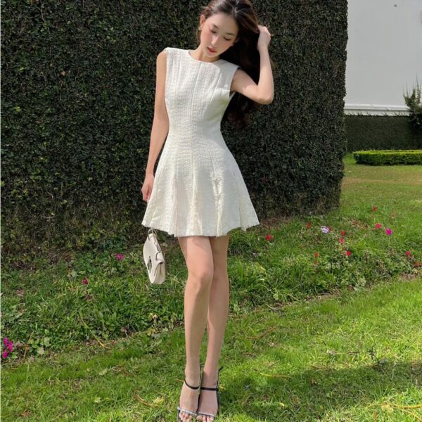 COCO SIN - Đầm Sát Nách Tweed Kem Đính Nơ