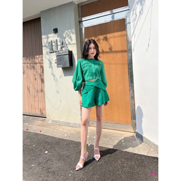 COCO SIN - Quần Short Xanh Đính Nút